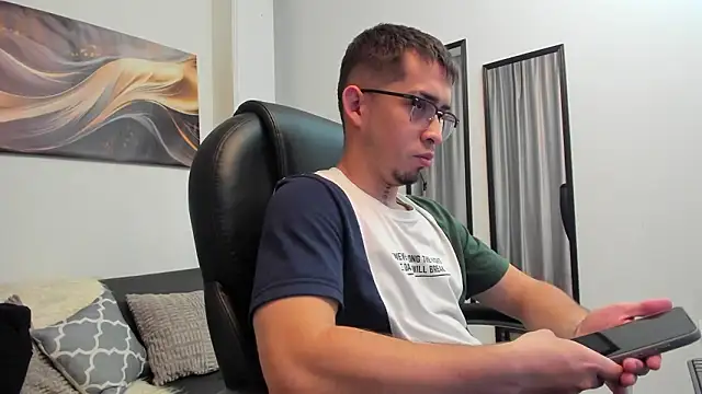 Snapshot of Tommas_Jhonson chatting on March 18, 2026, 3:53 am Tommas Jhonson online show from March 18, 2026, 3:53 am