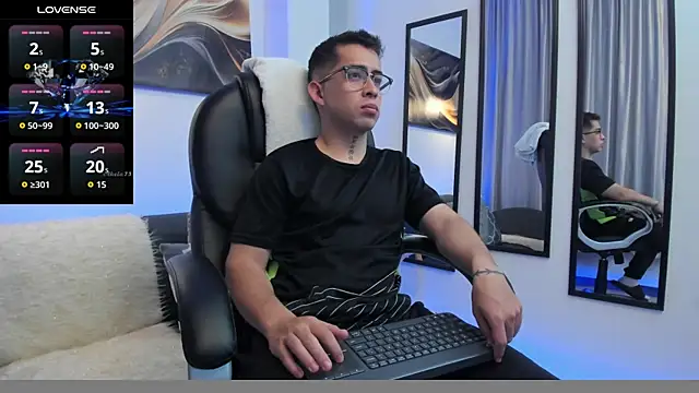 Snapshot of Tommas_Jhonson chatting on March 24, 2026, 3:00 am Tommas Jhonson online show from March 24, 2026, 3:00 am