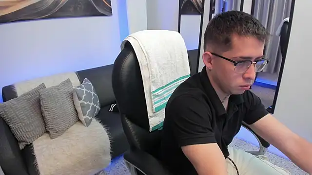 Snapshot of Tommas_Jhonson chatting on March 25, 2026, 2:17 am Tommas Jhonson online show from March 25, 2026, 2:17 am