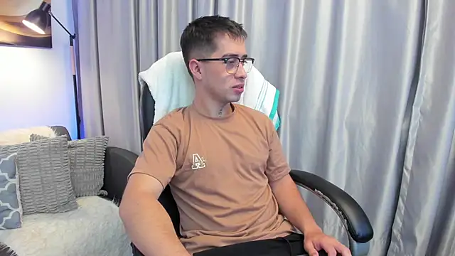 Snapshot of Tommas_Jhonson chatting on March 26, 2026, 3:34 am Tommas Jhonson online show from March 26, 2026, 3:34 am