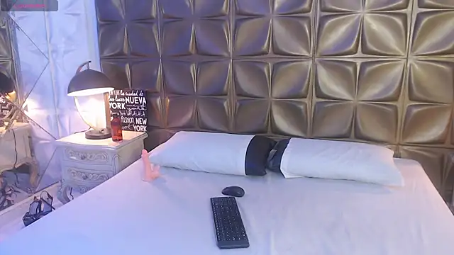 LunaJohns online show from March 5, 2026, 12:12 pm