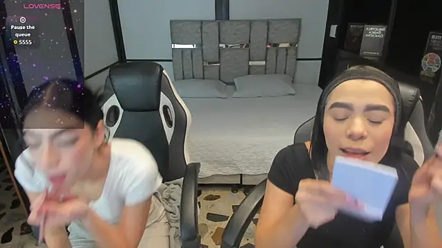 Snapshot of lorraineHunter chatting on February 16, 2026, 1:29 pm lorraineHunter online show from February 16, 2026, 1:29 pm