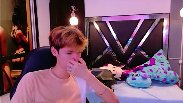 Snapshot of Liam_Green1 chatting on February 11, 2026, 12:10 pm Liam Green1 online show from February 11, 2026, 12:10 pm