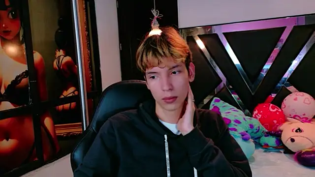 Snapshot of Liam_Green1 chatting on February 17, 2026, 12:01 pm Liam Green1 online show from February 17, 2026, 12:01 pm