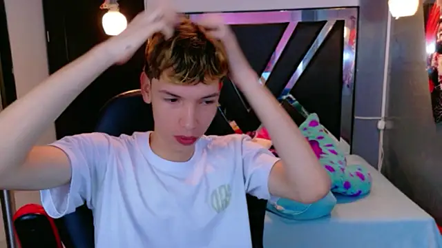 Snapshot of Liam_Green1 chatting on March 1, 2026, 2:08 pm Liam Green1 online show from March 1, 2026, 2:08 pm