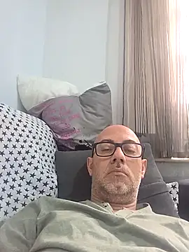 pareja47 online show from May 2, 2026, 3:06 pm