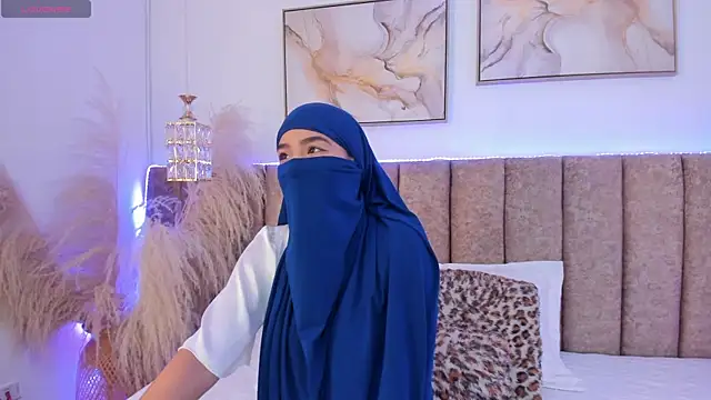 Yaasmin  online show from February 12, 2026, 7:42 pm