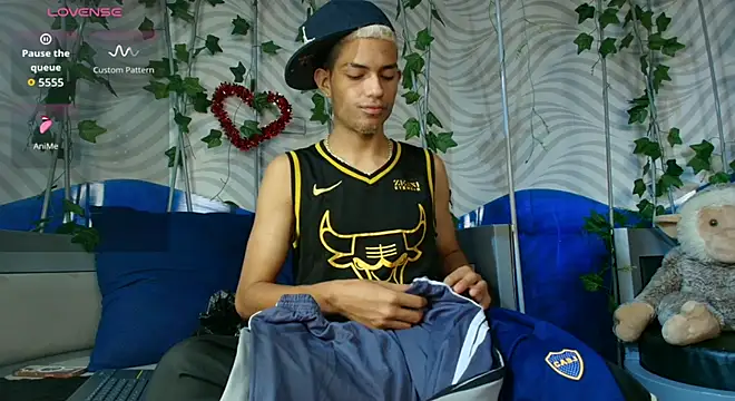 ItsZairen online show from February 25, 2026, 3:16 am