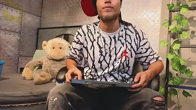 ItsZairen online show from March 21, 2026, 3:33 am