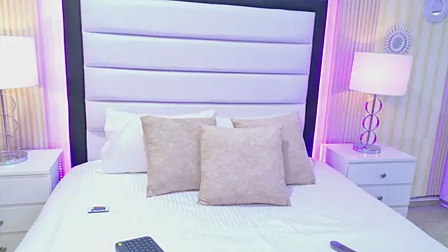 Snapshot of LaurenHazell chatting on February 15, 2026, 8:02 am LaurenHazell online show from February 15, 2026, 8:02 am