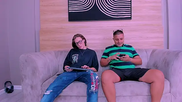 close friends online show from May 9, 2026, 2:11 pm