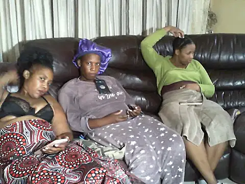 Snapshot of Caramel-Diva chatting on March 19, 2026, 8:46 pm Caramel-Diva online show from March 19, 2026, 8:46 pm