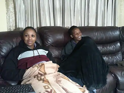 Snapshot of Caramel-Diva chatting on April 8, 2026, 8:20 pm Caramel-Diva online show from April 8, 2026, 8:20 pm