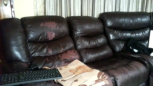 Snapshot of Caramel-Diva chatting on April 14, 2026, 4:51 am Caramel-Diva online show from April 14, 2026, 4:51 am