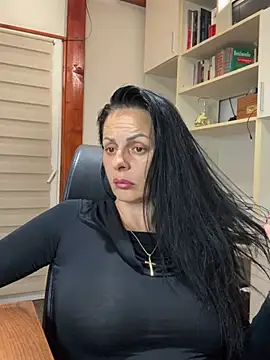 MiriamDelyn online show from May 22, 2026, 7:41 pm