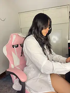 Snapshot of LilithRose_ chatting on February 23, 2026, 12:46 pm LilithRose online show from February 23, 2026, 12:46 pm