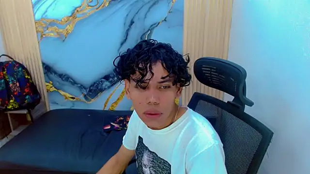 Snapshot of DaviidBuckx_ chatting on March 13, 2026, 2:18 am DaviidBuckx online show from March 13, 2026, 2:18 am