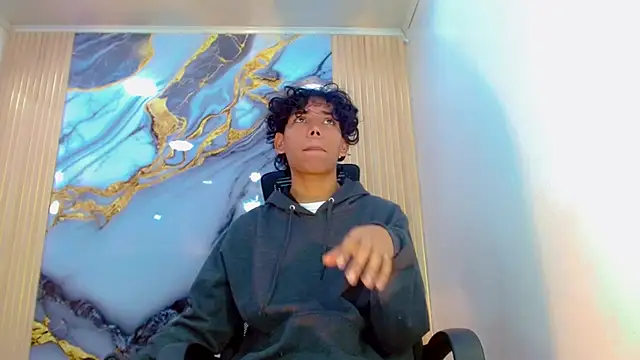 Snapshot of DaviidBuckx_ chatting on April 1, 2026, 2:01 am DaviidBuckx online show from April 1, 2026, 2:01 am