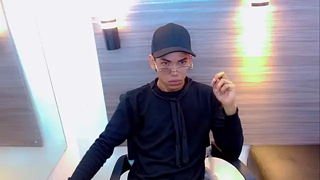 Snapshot of DaviidBuckx_ chatting on April 15, 2026, 1:56 am DaviidBuckx online show from April 15, 2026, 1:56 am