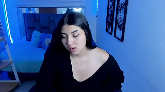 Snapshot of bloom_winxx chatting on February 19, 2026, 3:13 am bloom winxx online show from February 19, 2026, 3:13 am