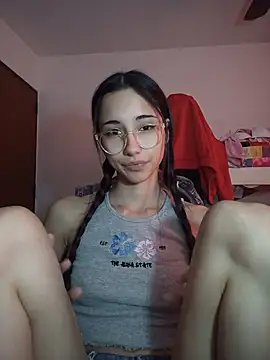 isaaabelaaa online show from April 13, 2026, 5:51 pm