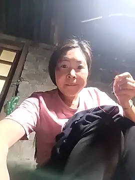 Yiyoongg online show from February 8, 2026, 4:05 am