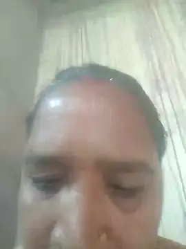 Snapshot of Loomaraj chatting on February 19, 2026, 3:57 am Loomaraj online show from February 19, 2026, 3:57 am