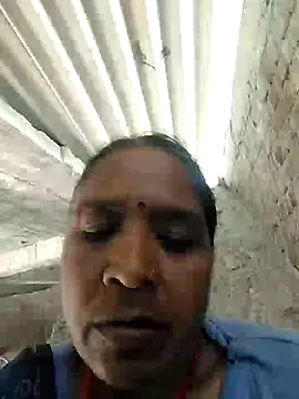 Snapshot of Loomaraj chatting on February 27, 2026, 5:07 am Loomaraj online show from February 27, 2026, 5:07 am