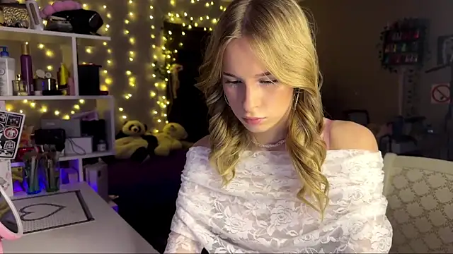 Snapshot of amily_sunray chatting on February 14, 2026, 1:30 pm amily sunray online show from February 14, 2026, 1:30 pm