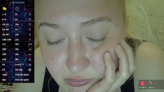 CurvyWild Lady30 online show from May 14, 2026, 7:53 pm