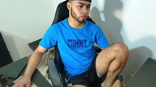 Snapshot of Xanderstone00 chatting on February 16, 2026, 6:48 pm Xanderstone00 online show from February 16, 2026, 6:48 pm