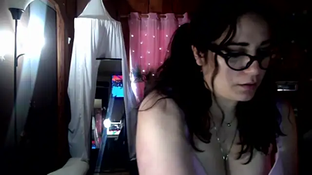 Snapshot of VelvetBrunetteXo chatting on February 20, 2026, 8:20 pm VelvetBrunetteXo online show from February 20, 2026, 8:20 pm