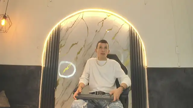 Snapshot of Isaak_26 chatting on February 15, 2026, 12:25 pm Isaak 26 online show from February 15, 2026, 12:25 pm