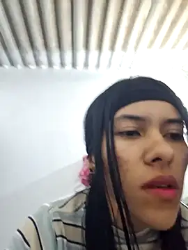 Snapshot of Alannys19 chatting on February 19, 2026, 3:57 am Alannys19 online show from February 19, 2026, 3:57 am