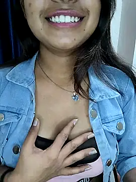 Snapshot of LIZANI_0 chatting on February 28, 2026, 5:58 pm LIZANI 0 online show from February 28, 2026, 5:58 pm