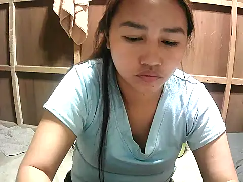 Snapshot of Cloudette_17 chatting on February 20, 2026, 9:32 am Cloudette 17 online show from February 20, 2026, 9:32 am