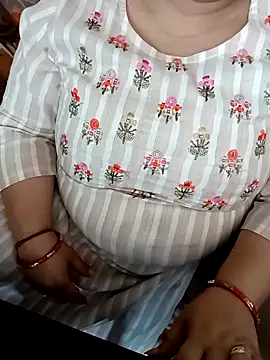 Snapshot of Simran_008 chatting on April 8, 2026, 6:13 am Simran 008 online show from April 8, 2026, 6:13 am