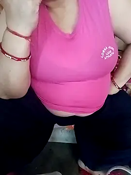 Snapshot of Simran_008 chatting on April 10, 2026, 7:02 am Simran 008 online show from April 10, 2026, 7:02 am