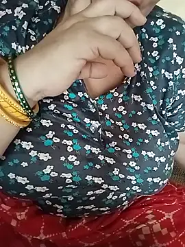 Snapshot of Simran_008 chatting on July 4, 2026, 5:02 am Simran 008 online show from July 4, 2026, 5:02 am