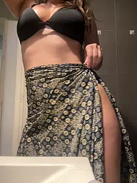 justinahallo online show from July 28, 2026, 1:56 am