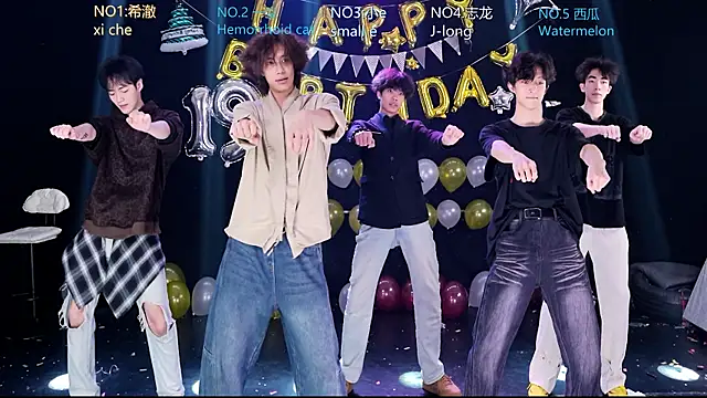 Snapshot of GGBond-02 chatting on April 10, 2026, 2:33 pm GGBond-02 online show from April 10, 2026, 2:33 pm