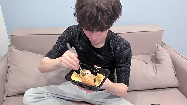 Snapshot of Ur_NextDoor_Boy chatting on February 12, 2026, 7:31 pm Ur NextDoor Boy online show from February 12, 2026, 7:31 pm