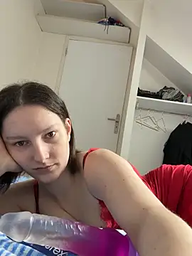 Snapshot of Mis-Elisa96 chatting on May 6, 2026, 4:12 pm Mis-Elisa96 online show from May 6, 2026, 4:12 pm