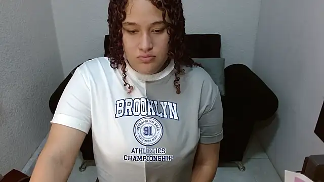 leilanewgirl online show from March 13, 2026, 12:23 pm