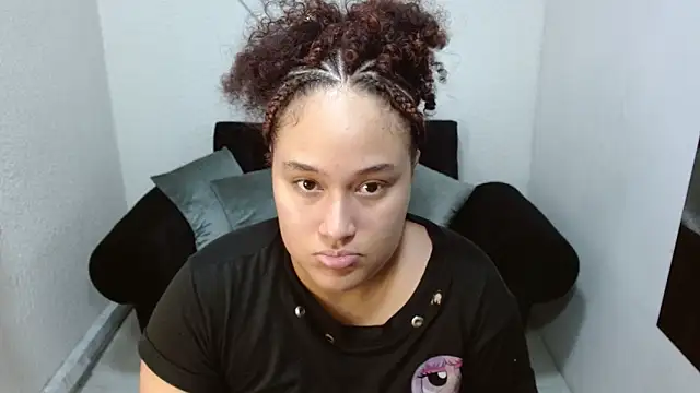 leilanewgirl online show from March 24, 2026, 12:32 pm