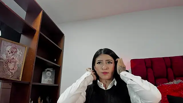 LuciadelaVega online show from February 24, 2026, 7:01 pm