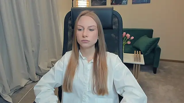 Snapshot of CarmenLipkin chatting on February 12, 2026, 2:34 pm CarmenLipkin online show from February 12, 2026, 2:34 pm