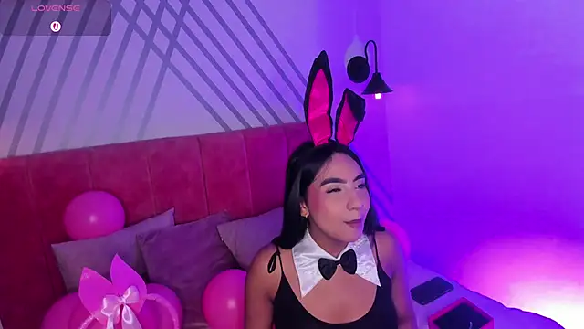 Lola 12  online show from April 6, 2026, 3:13 pm