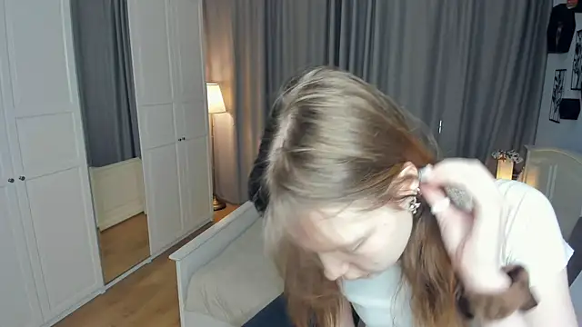 LavenderMitten online show from March 21, 2026, 7:13 am