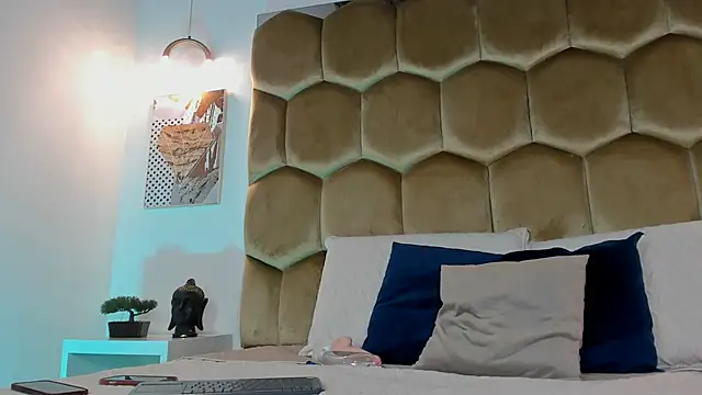 Mia Reyesjs online show from February 18, 2026, 9:55 pm